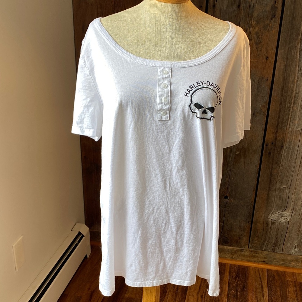 Harley Davidson women’s white henley T-shirt scoop neck with skull Sz 2X